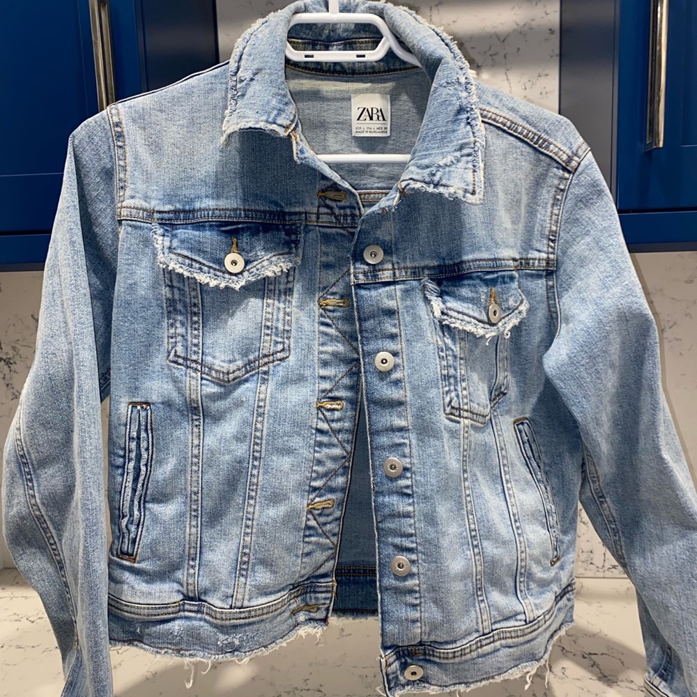 Barely worn Zara denim jacket